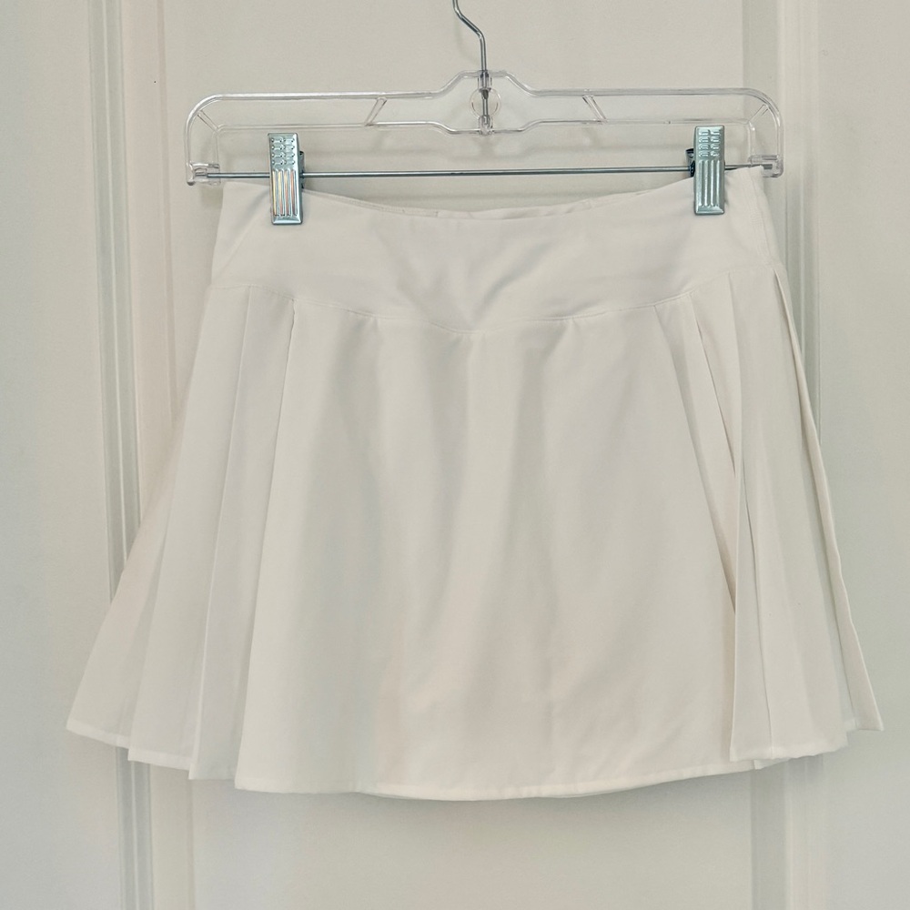 Lululemon size 4 side pleat skirt.